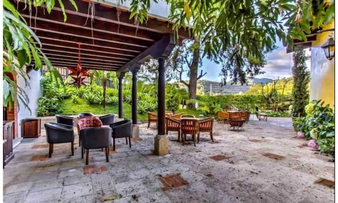 Antigua Guatemala Villa | Fabulous Villa in Antigua 5 to 6 guests heated swimming pool 1 parking, shuttle