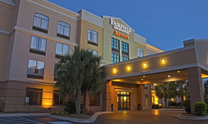 North Charleston Hotel | Fairfield Inn & Suites by Marriott Charleston Airport/Conven