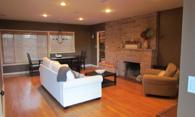 Old Mountain View House | Fairmont Ave 3Br/2Ba, Great Family Neighborhood