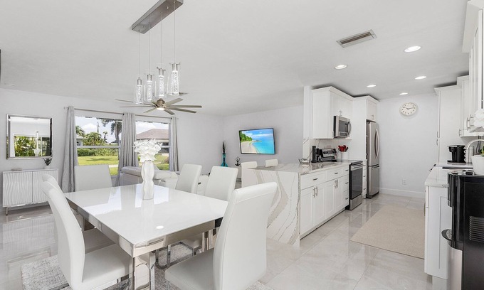Fort Myers House | Fairview Getaway