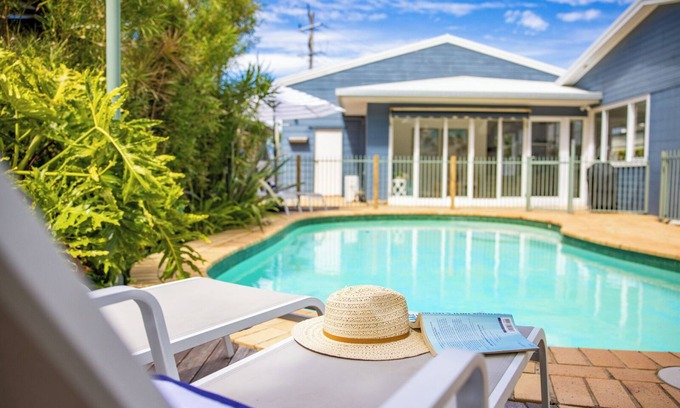 Sawtell House | Fairways Beach House - Stylish Beach House with Pool, Close walk to Cafes and Beach, Golf Course View
