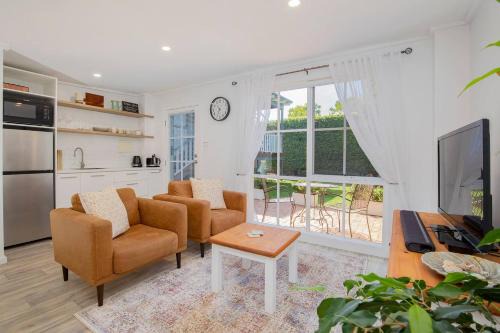 Mayfield House | Fairy Nook - Charming Granny Flat with Shared Garden