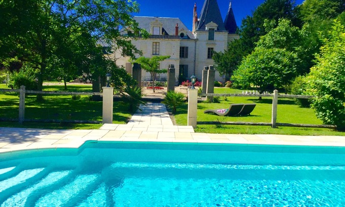 Brain-sur-Allonnes House | Fairytale castle with heated outdoor pool