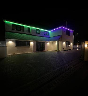 Rushmoor District House | Falcon house 7 bedrooms