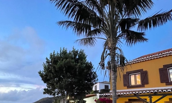 Calheta Cottage | Falcon House. Traditional rustic house