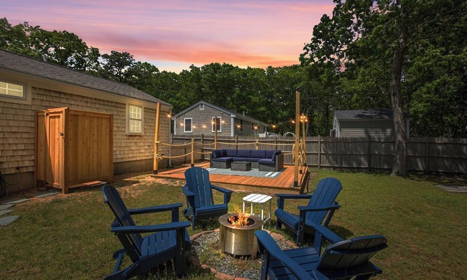 South Dennis House | Fall Cape Escape | Firepit, Foliage & Cozy Vibes