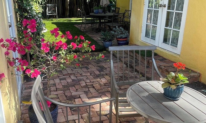 Palm Beach - West Palm Beach Cottage | FALL CELEBRATION 10% off 1 wk now-10-15