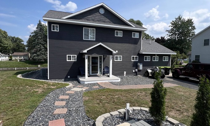 St. Helen House | Fall colors and SXS! Weekends still available!