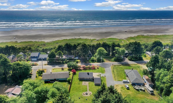 Moclips House | Fall fire pit on the Coast by Quinault!