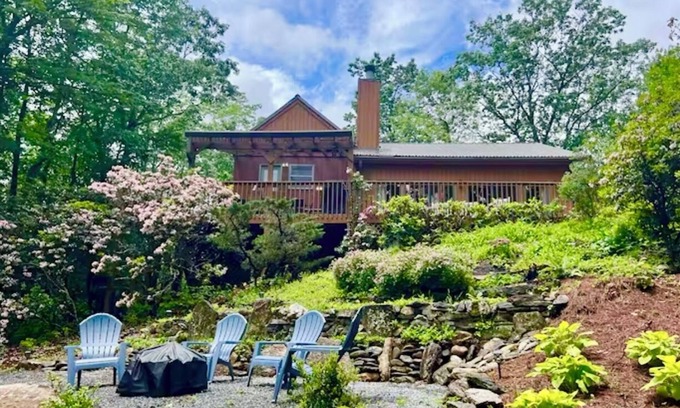 Lake Toxaway Cabin | Fall is Coming. It's Hot Tub Season! InTOXication is Waiting for You!
