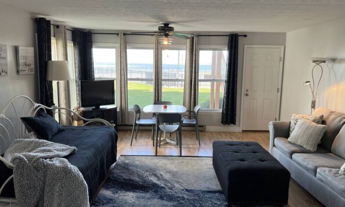 Port Clinton Condo | Fall is here with lots of events happening! Winter rentals available.
