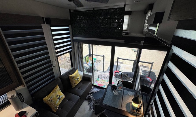 Canyon Lake House | Fall N Luv: Bumblebee Secluded Modern Tiny Home! Dog Friendly!