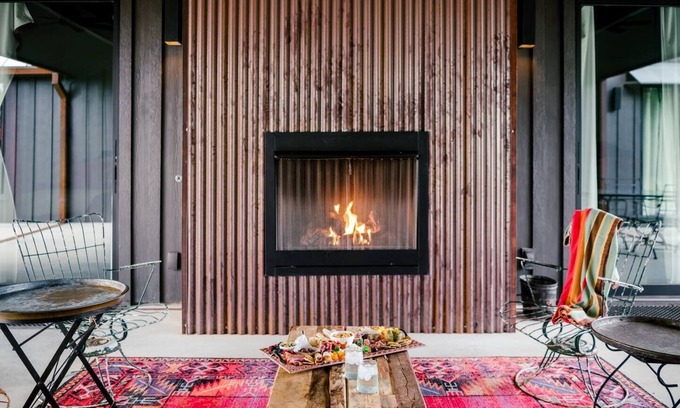 Burton Apartment | Fall Retreat | Sunsets, Firelight & Near RT