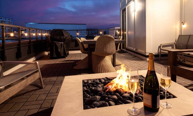 Talbot's Corner House | Fall rooftop fire pit, skyline views, chef's kitchen near Broadway