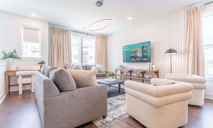 Talbot's Corner House | Fall rooftop fire pit, city views, private parking near Broadway