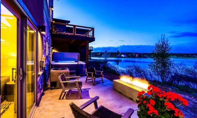 Pagosa Springs House | Fall's Changing Colors! Mountain Lake Villa: Lakefront, Hot Tub, 2 Master Suites, 5 Min to Downtown