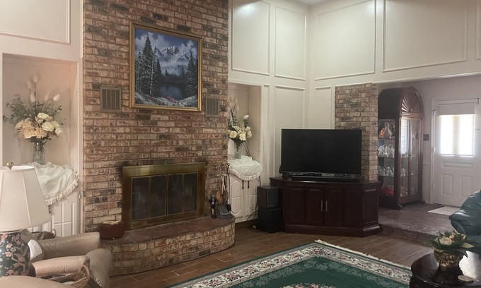 Waxahachie House | Fall Spa Haven