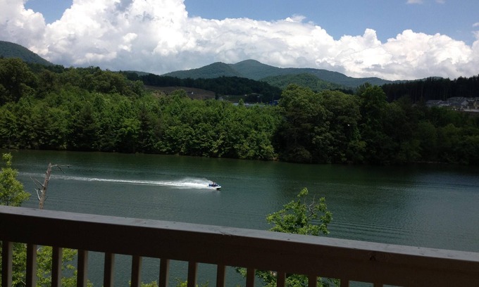 Hiawassee House | Fall special buy 3 nights get one free last minute deal