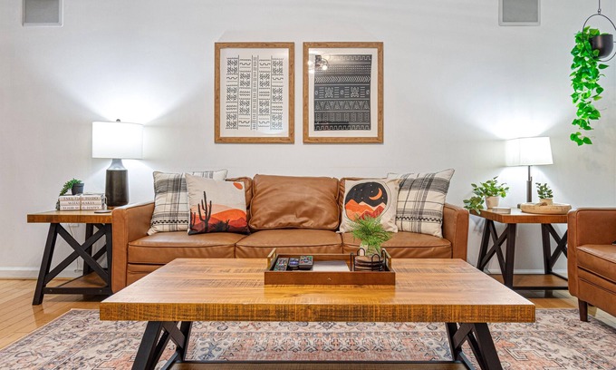 Charter Hills House | Fall Specials! Hot tub-Arcade-Dogs! 5min 2 resort!