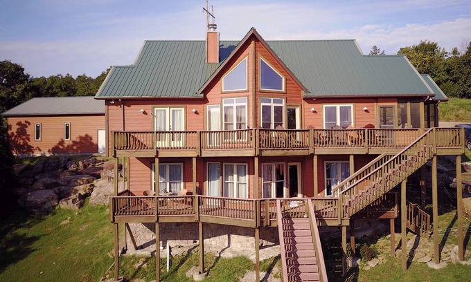 Longtown Cabin | Fall & Winter weekends available-Lakeside,Views,Firepit,Dock,kayaks,paddleboards