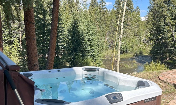 Breckenridge House | Families & Gatherings - Hot Tub, huge views, on Blue River, activities for all!