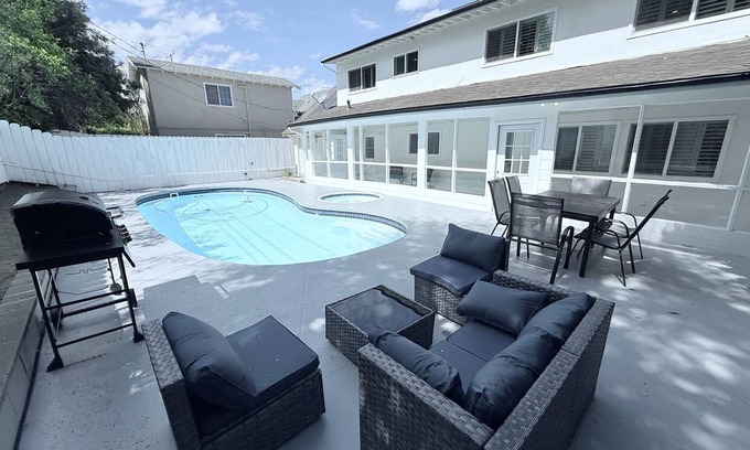 Woodland Hills House | Family 3BDs & 2BA house with a pool and Jacuzzi