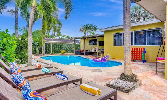 Riverland Village House | Family 5BD Villa~Heated Pool~Fire Pit
