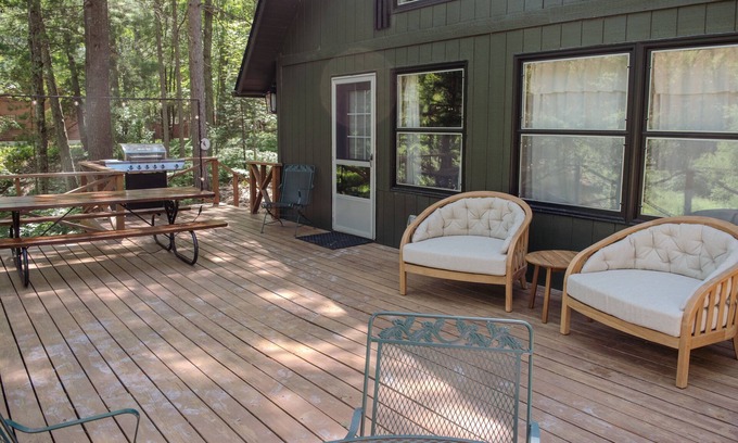 Moorestown Cottage | Family and Pet Friendly Cottage on the Manistee River