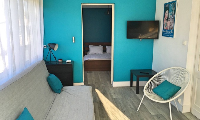 Saint-Palais-sur-Mer Apartment | Family apartment with large terrace, 100 m from the sea