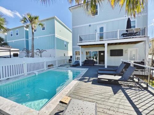 Jacksonville Beach House | Family Beach House with Pool - Blocks From Beach