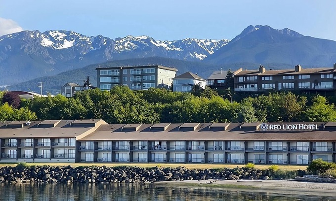 Port Angeles Hotel | Family Coastal Vacay in Red Lion Hotel Port Angeles Harbor! Fitness, Pool, Beach