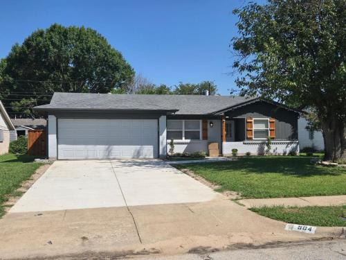 Richardson House | Family Comfort Retreat & Spacious Yard