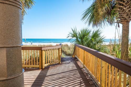 Crescent Beach Apartment | Family condo w splash area & balcony