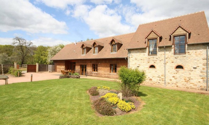 Juvigny-sous-Andaine Cottage | Family cottage with WiFi, pet-friendly amidst nature