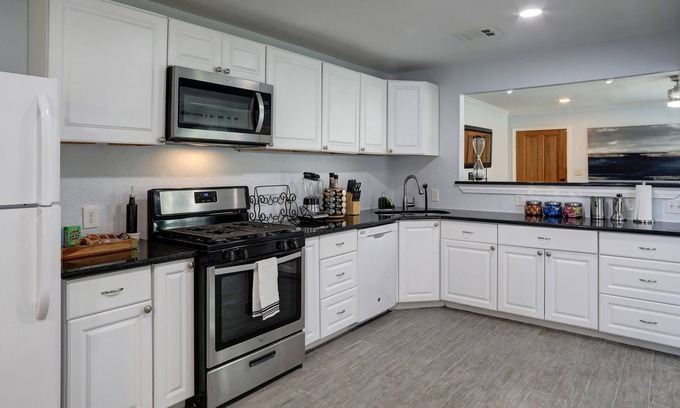 Oak Cliff House | Family Cottage in Dallas Bishop Arts - 4BR 6 BEDS
