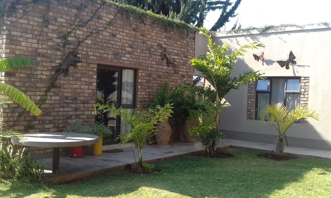 Grootfontein Other | Family Cottage with en suite bathroom and kitchenette