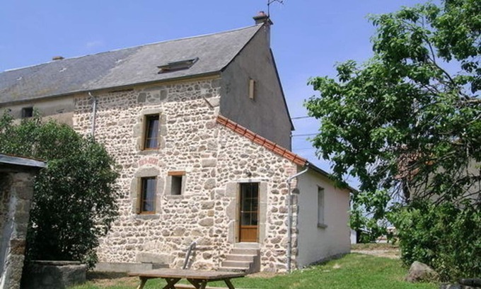 Nizerolles Cottage | Family cottage with garden and pets allowed