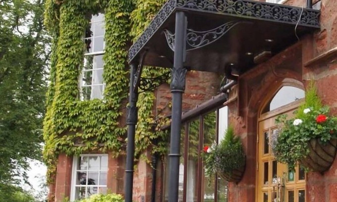 Inchture Hotel | Family Ensuite with Shower at Inchture Hotel