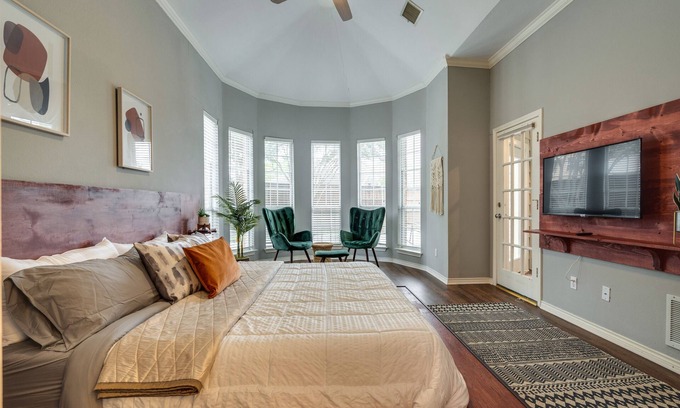 Plano House | Family Escape ✓PETS OK Game Room Fenced Backyard