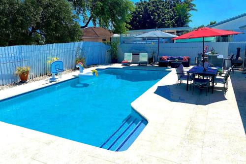 Homestead House | Family Favorite- Heated Pool, 2 Kings, Everglades