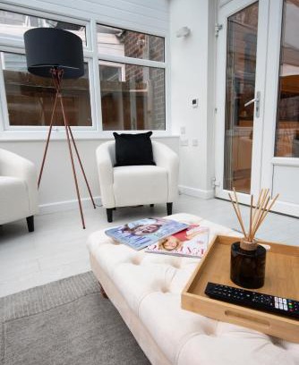 Belsize House | Family-Friendly 3-Bed Home Downstairs Bath & Bed Perfect Long Stays NW3