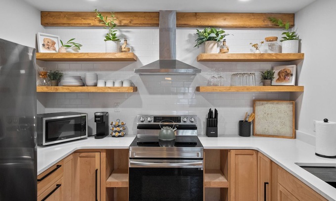 South Seminole Heights House | Family-Friendly 3 Bedroom Home near Busch Gardens, Armature and Downtown Tampa