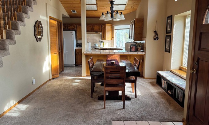 Three Rivers House | Family Friendly 3-bedroom house in lovely Three Rivers with AC