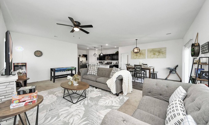 Katy House | Family-Friendly 4-bedroom Oasis with Fully Equipped Kitchen & Relaxing Vibes
