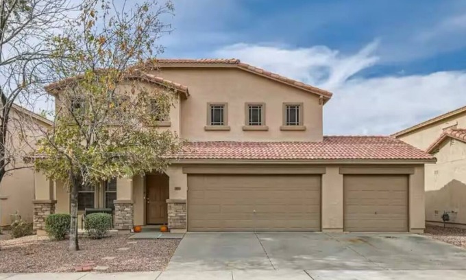 Surprise Farms House | Family-Friendly 4BR Retreat w Pool & Backyard Oasis – Surprise AZ