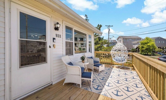Merion Park House | Family Friendly Beach Home overlooking the Bay