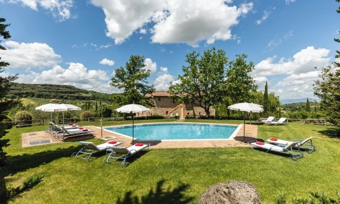 Montepulciano Villa | Family-Friendly country villa with swimming pool near Montepulciano. A/C & Wi-Fi