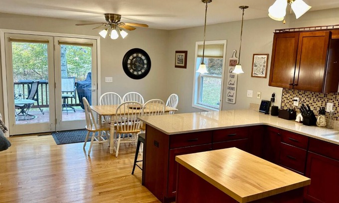 Davis House | Family Friendly, Cozy Home with Hot Tub, Deck, and Parking.
