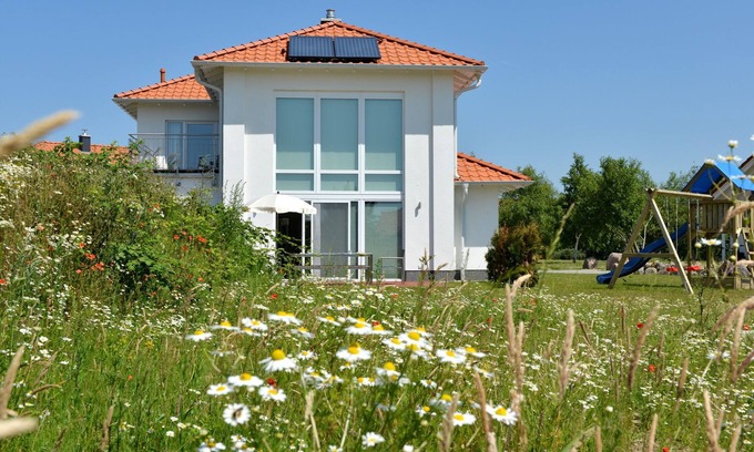 Trent Villa | Family-friendly lake view villa in a class of its own