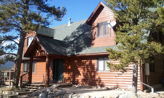Alma Cabin | Family Friendly Mountain retreat with amazing views! Hot Tub, close to Breck!